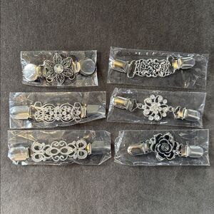 Women’s Silver Sweater Clips 6 Piece Set in Clear Storage Container NEW